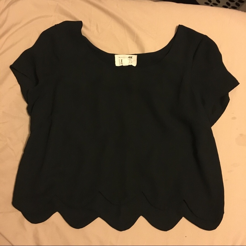 Black scalloped hem crop top
